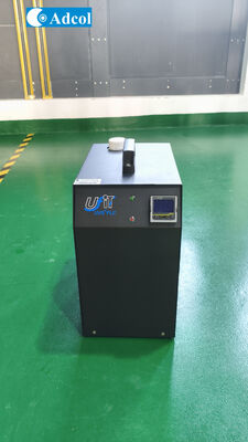 Συμπαγής Θερμοηλεκτρικός Ψύκτης Υγρών με Ψύκτρες Υψηλής Πυκνότητας και Ανεμιστήρες Επωνυμίας για Απαγωγή Θερμότητας σε Εργαστηριακές Εγκαταστάσεις