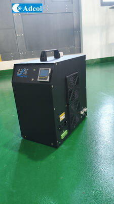 Συμπαγής Θερμοηλεκτρικός Ψύκτης Υγρών με Ψύκτρες Υψηλής Πυκνότητας και Ανεμιστήρες Επωνυμίας για Απαγωγή Θερμότητας σε Εργαστηριακές Εγκαταστάσεις